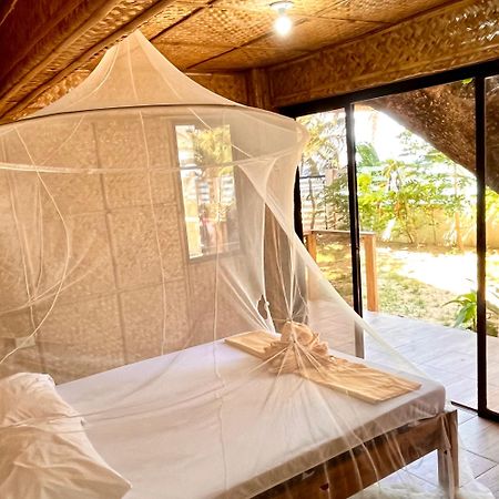 פוארטו גאלרה Amami Beachfront Villa With Private Beach מראה חיצוני תמונה