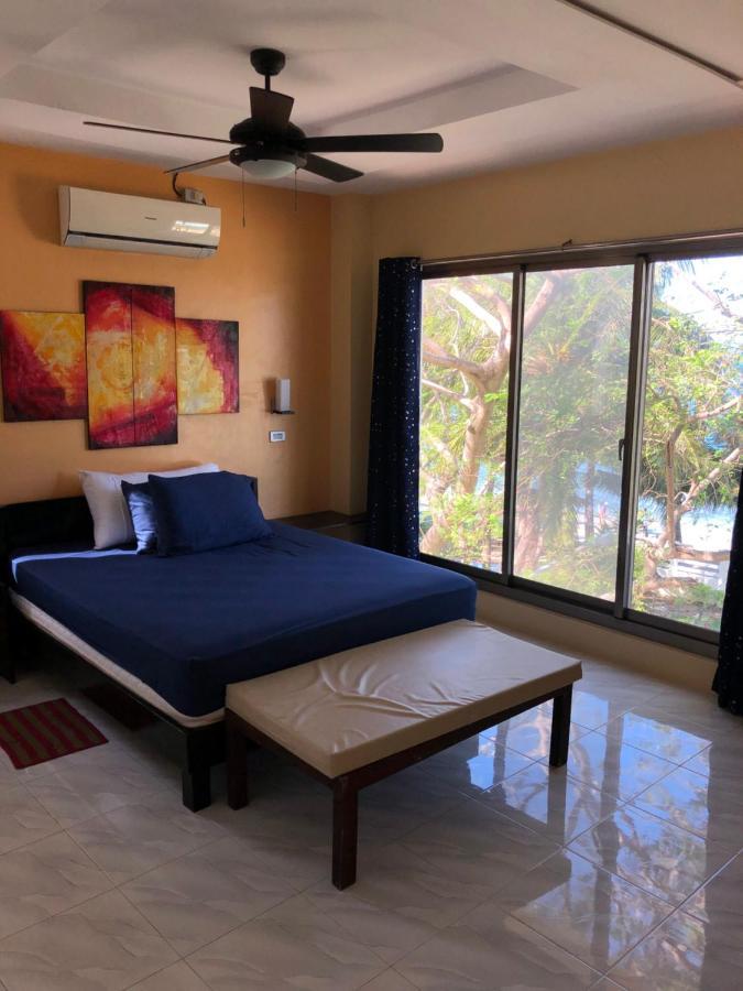 פוארטו גאלרה Amami Beachfront Villa With Private Beach מראה חיצוני תמונה