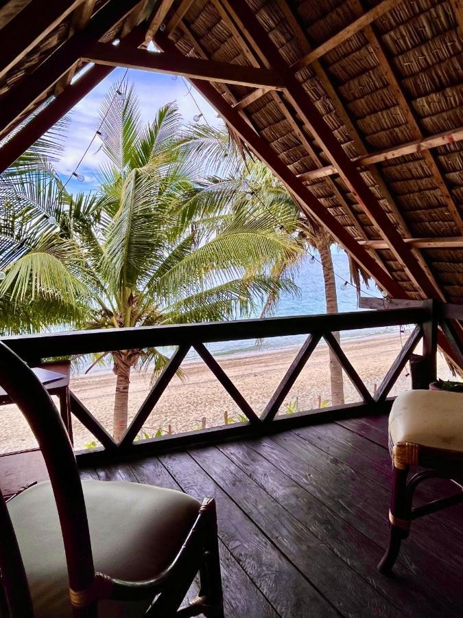 פוארטו גאלרה Amami Beachfront Villa With Private Beach מראה חיצוני תמונה