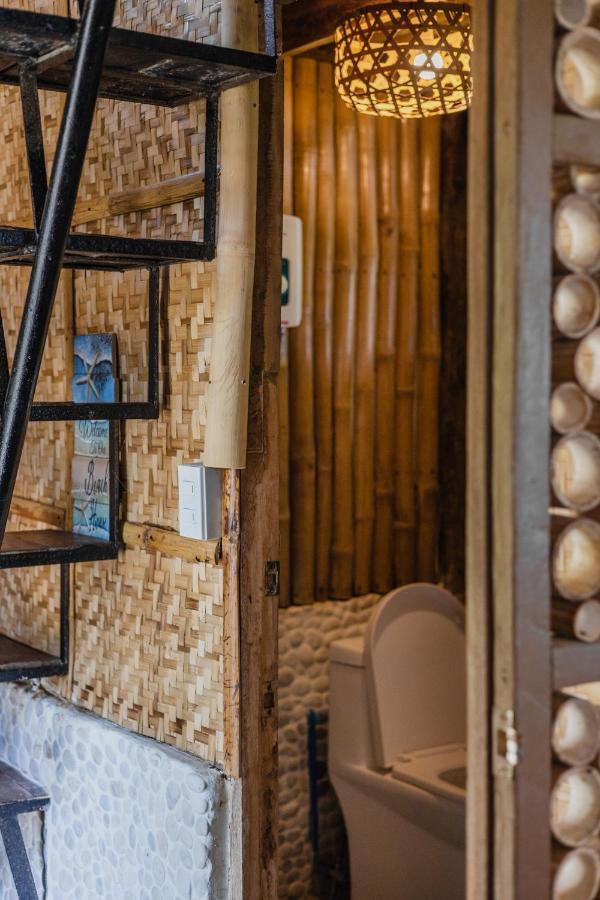 פוארטו גאלרה Amami Beachfront Villa With Private Beach מראה חיצוני תמונה