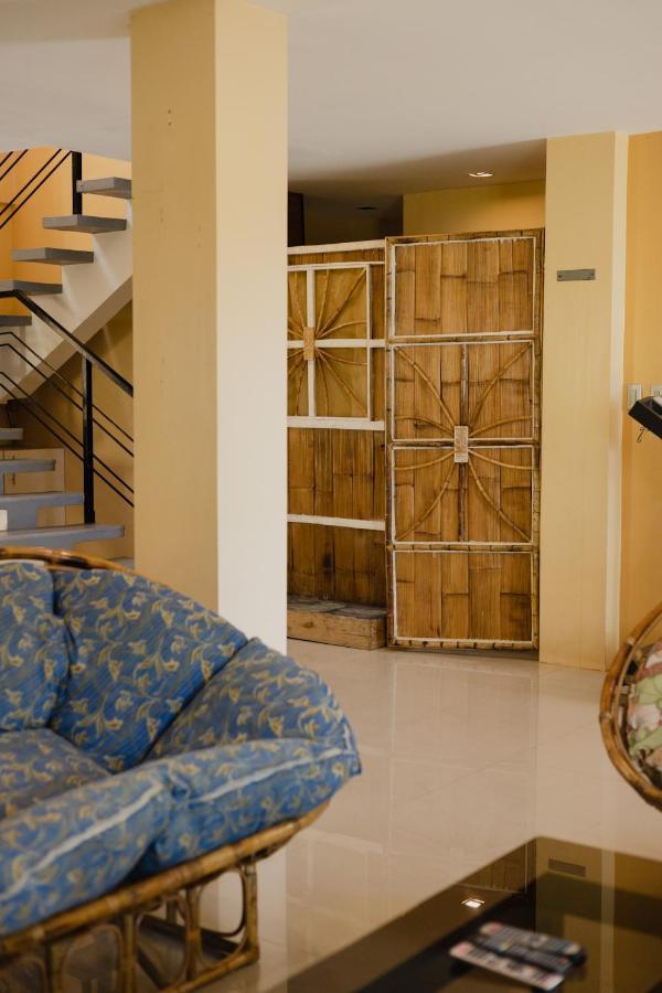 פוארטו גאלרה Amami Beachfront Villa With Private Beach מראה חיצוני תמונה