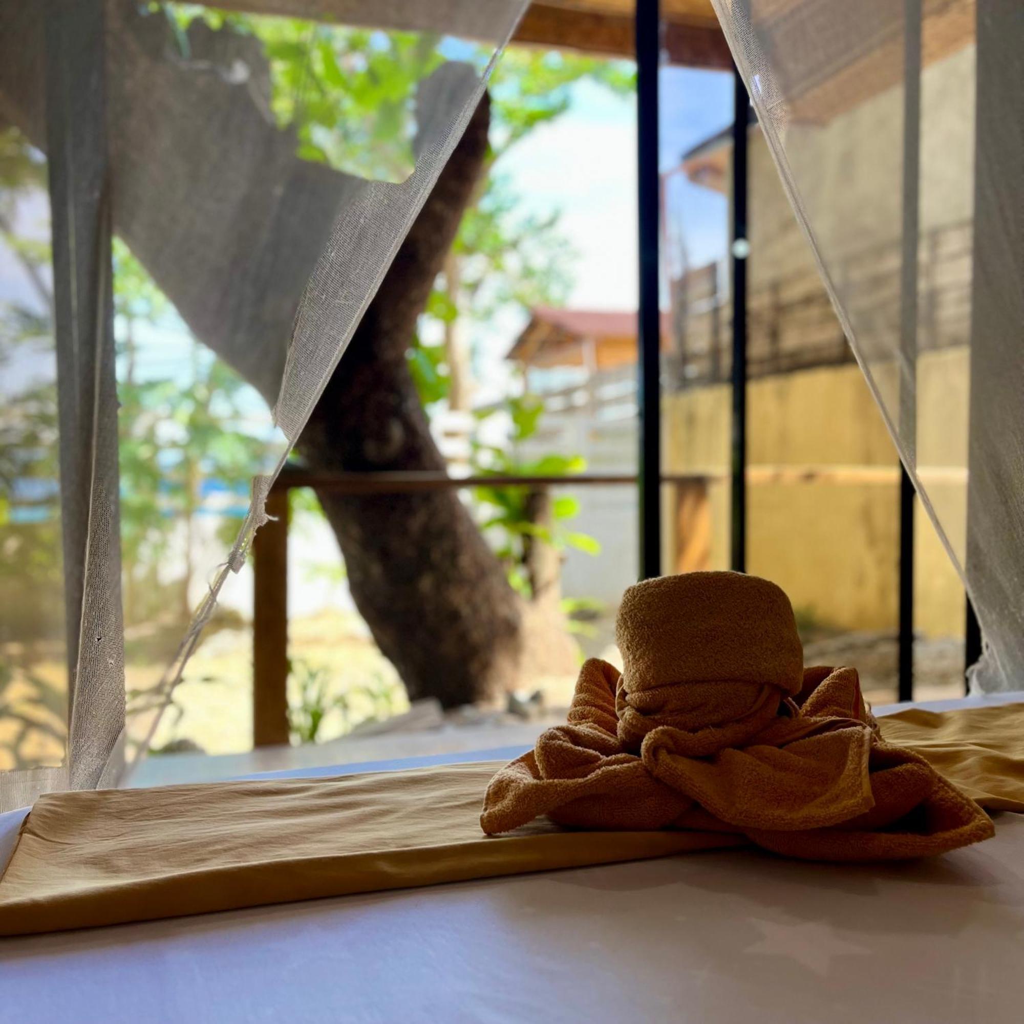 פוארטו גאלרה Amami Beachfront Villa With Private Beach מראה חיצוני תמונה