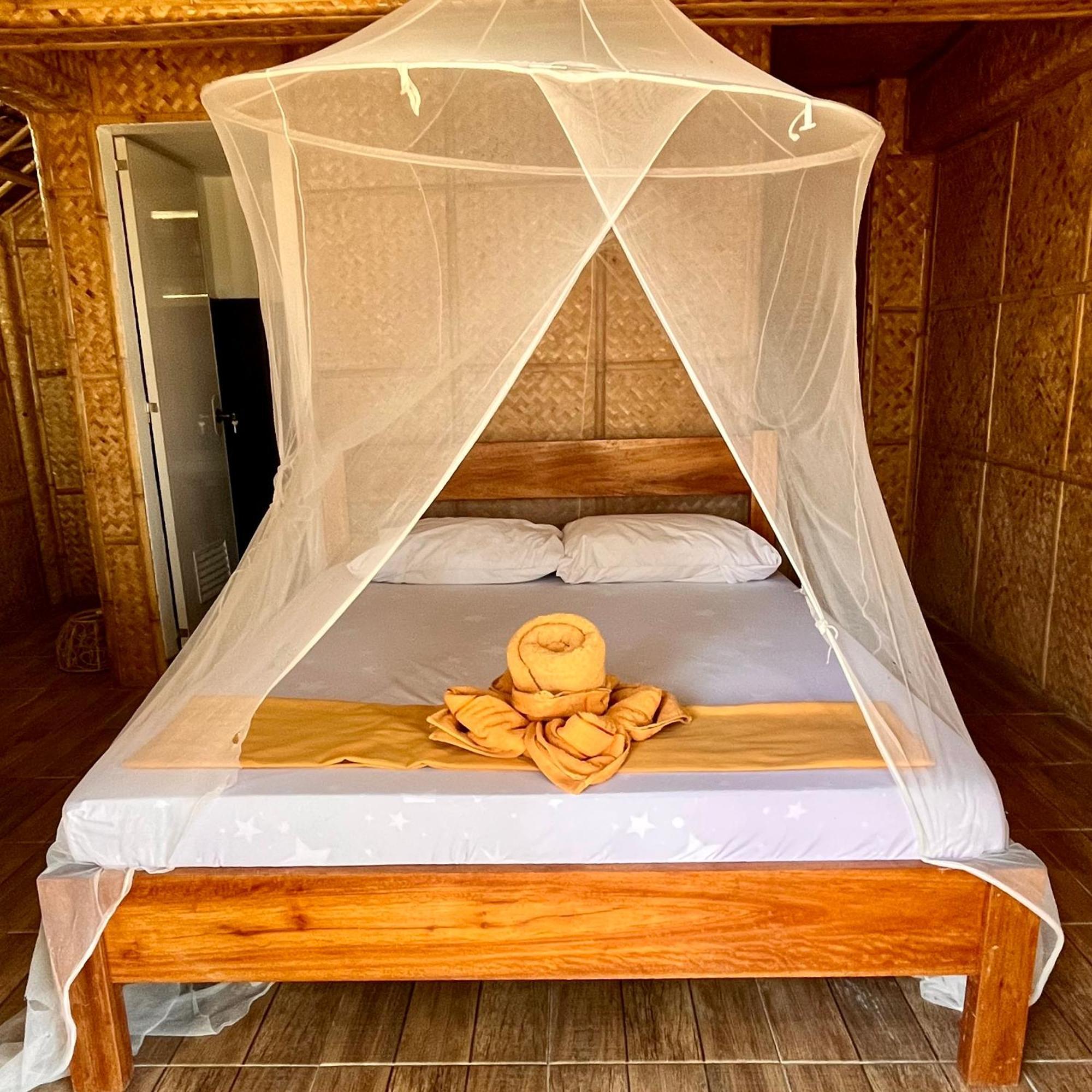 פוארטו גאלרה Amami Beachfront Villa With Private Beach מראה חיצוני תמונה