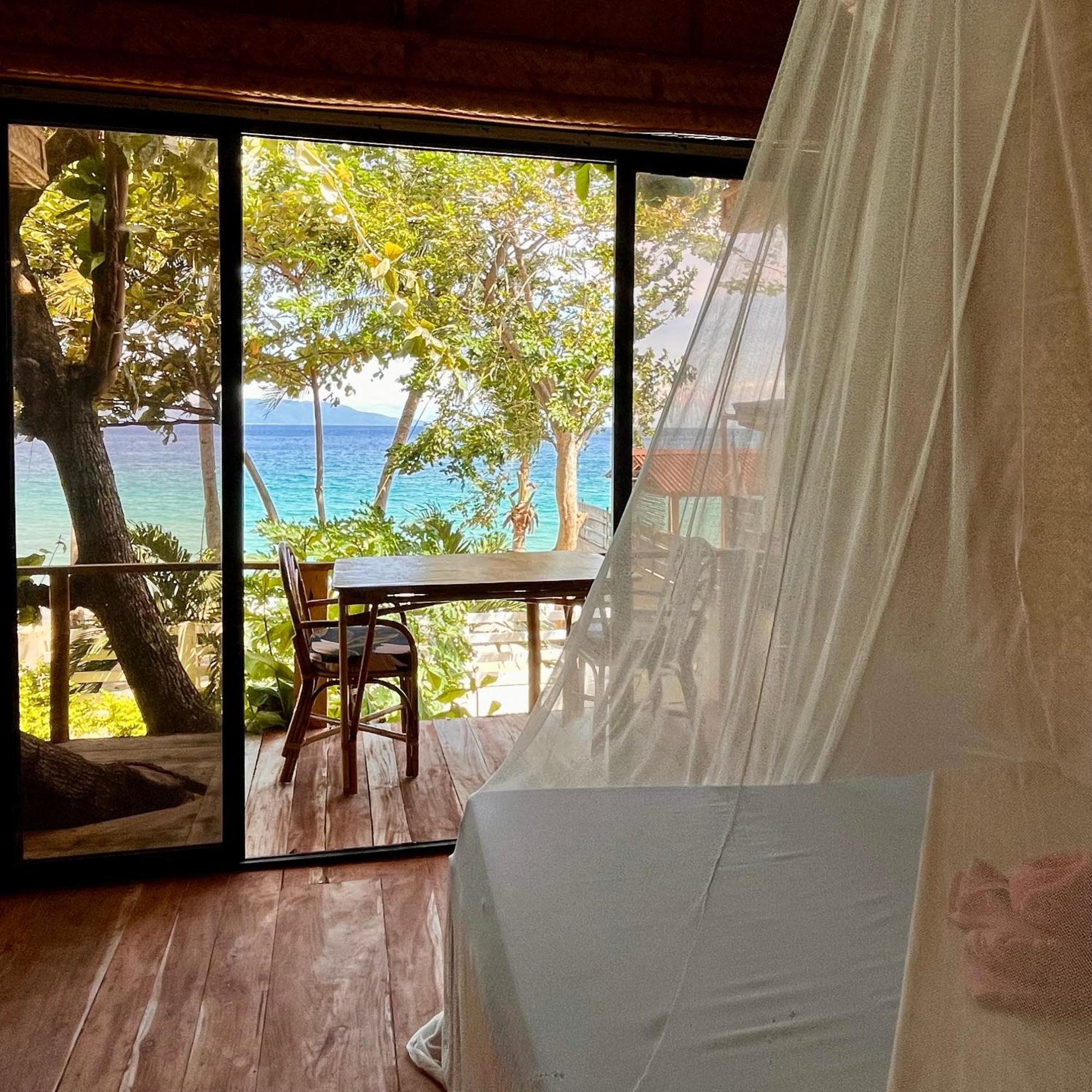 פוארטו גאלרה Amami Beachfront Villa With Private Beach מראה חיצוני תמונה