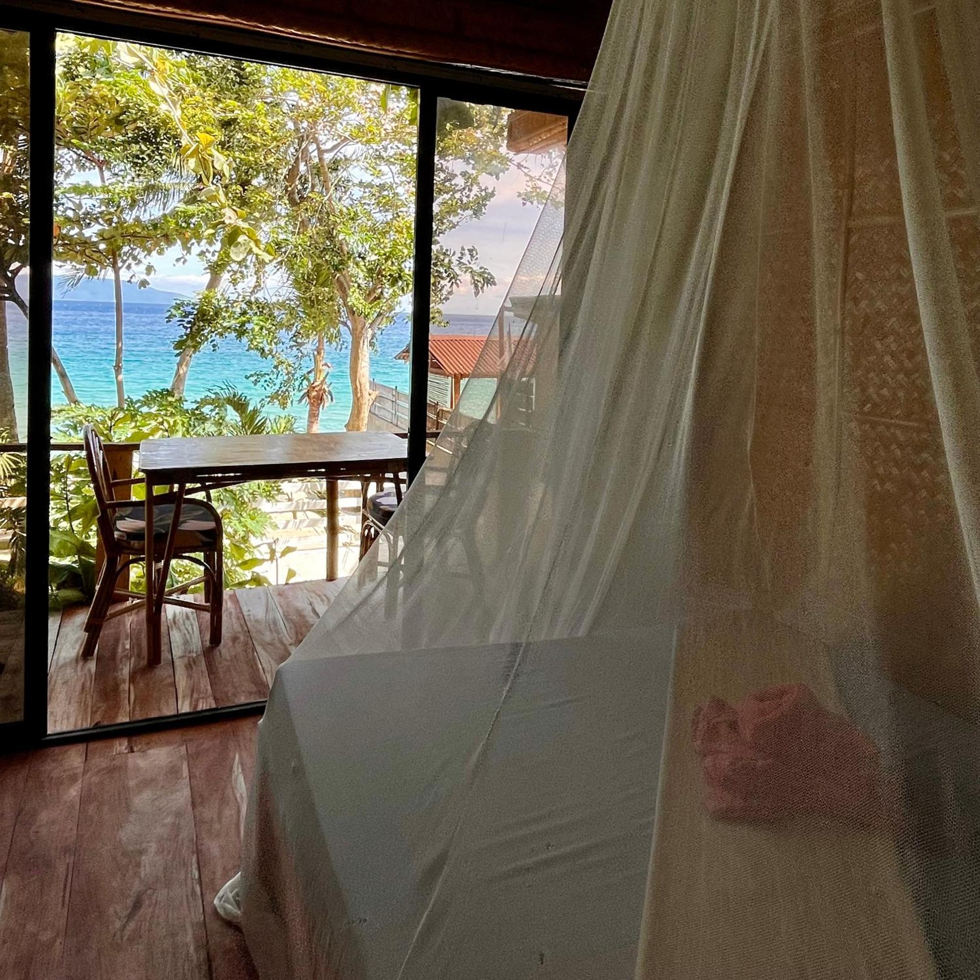 פוארטו גאלרה Amami Beachfront Villa With Private Beach מראה חיצוני תמונה