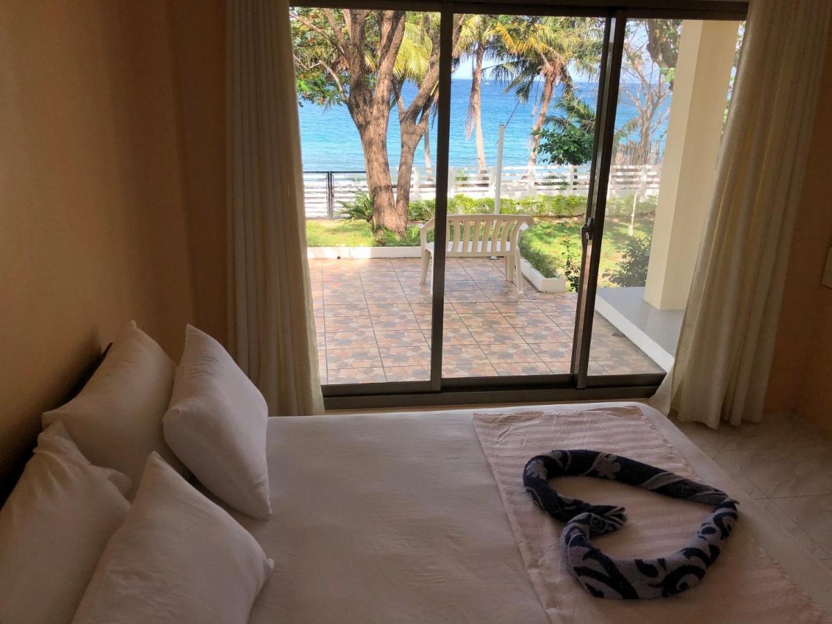 פוארטו גאלרה Amami Beachfront Villa With Private Beach מראה חיצוני תמונה
