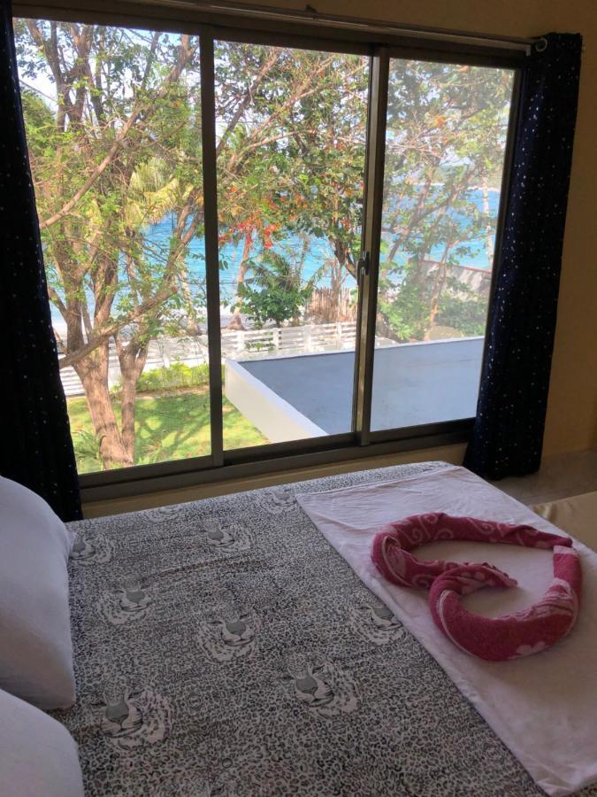 פוארטו גאלרה Amami Beachfront Villa With Private Beach מראה חיצוני תמונה